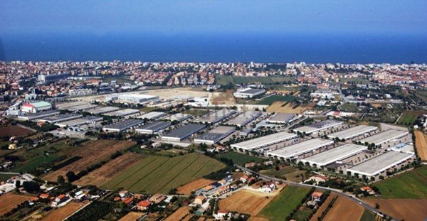locale di sgombero in vendita a Rimini