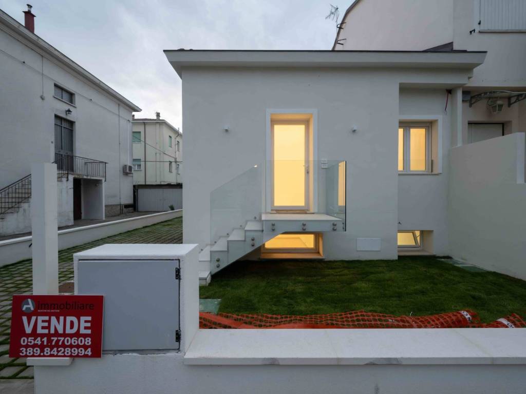casa indipendente in vendita a Rimini