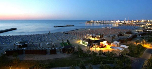 negozio in vendita a Rimini in zona San Giuliano a Mare