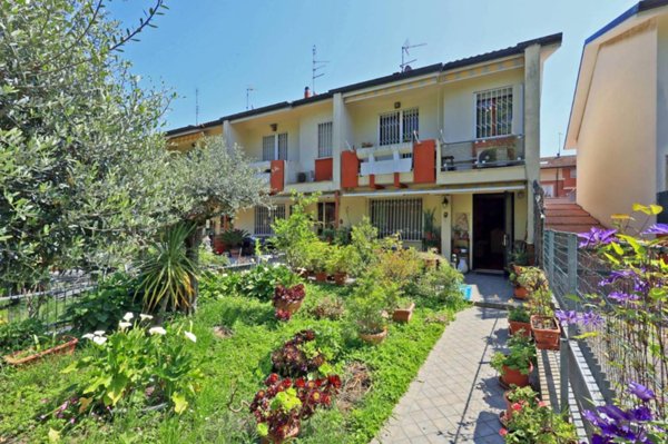 casa indipendente in vendita a Rimini in zona Borgo Mazzini