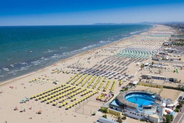negozio in vendita a Rimini in zona Marina Centro