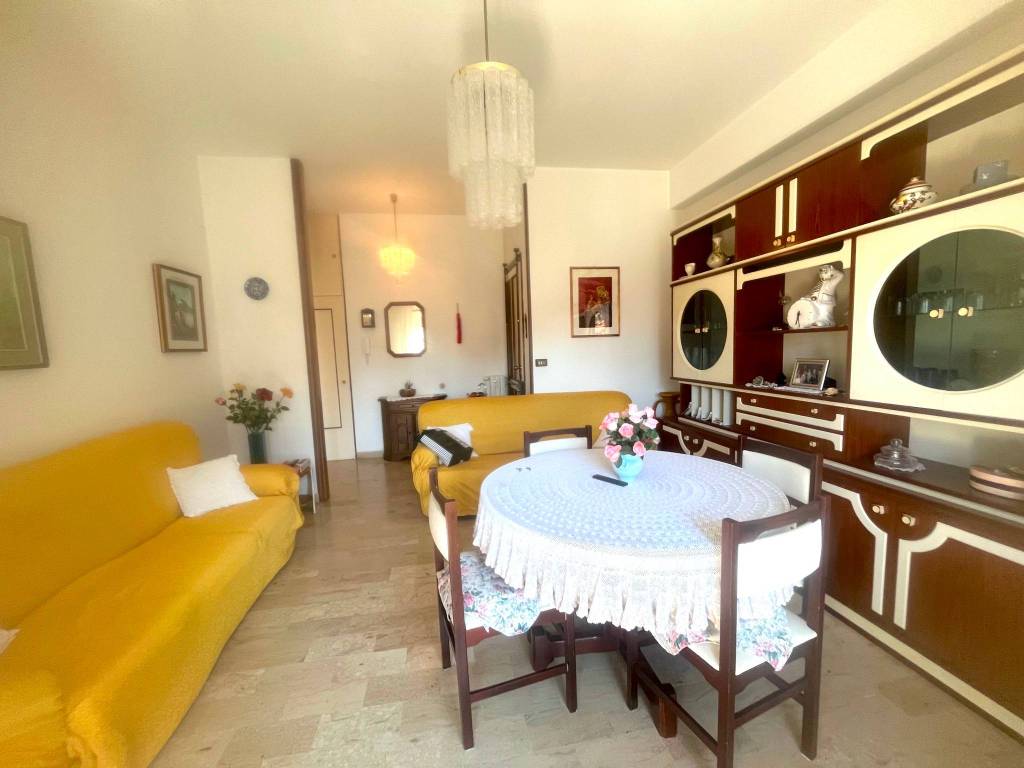 appartamento in vendita a Rimini in zona Marina Centro