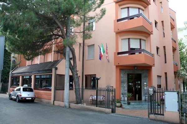 negozio in vendita a Rimini in zona Marina Centro