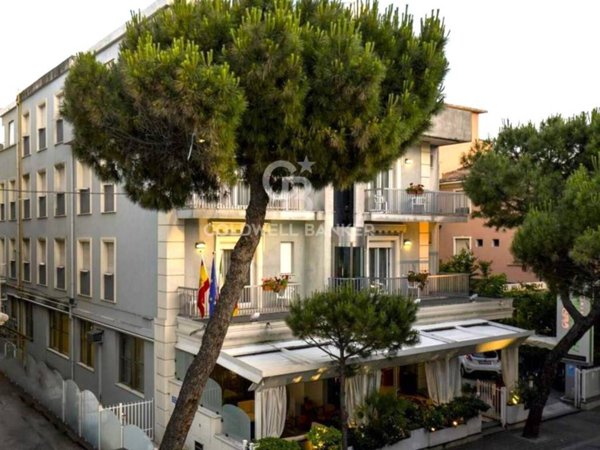 negozio in vendita a Rimini in zona Marina Centro