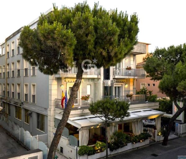 negozio in vendita a Rimini in zona Marina Centro