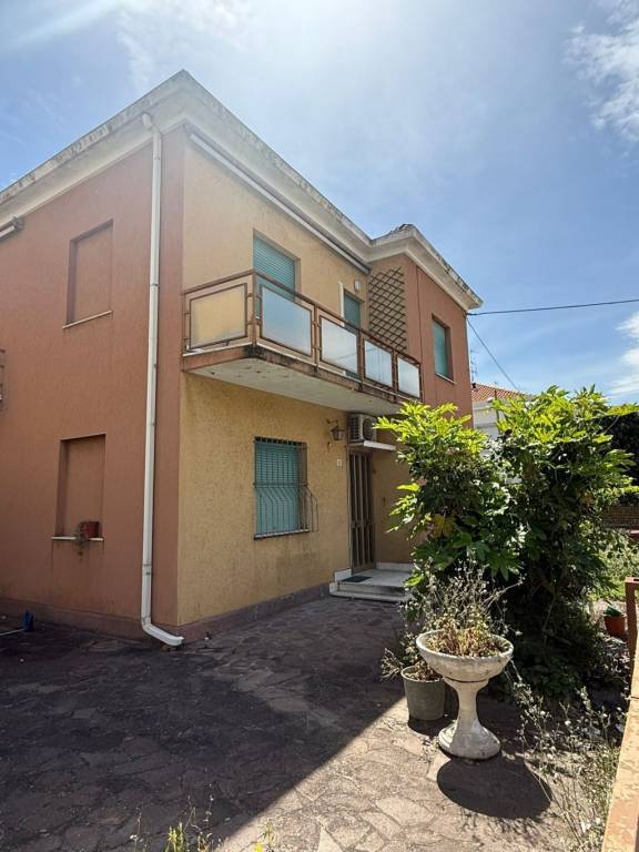 casa indipendente in vendita a Rimini in zona Borgo Mazzini