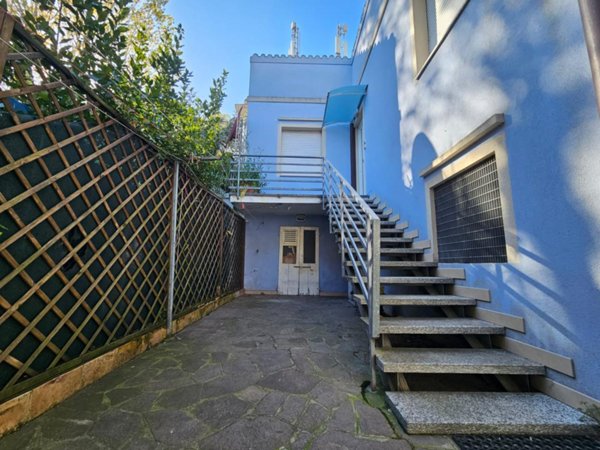 casa indipendente in vendita a Rimini in zona San Giuliano a Mare