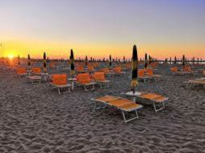 negozio in vendita a Rimini in zona Viserbella