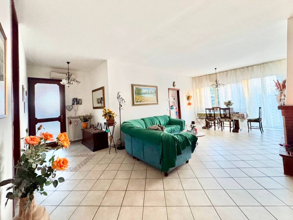 appartamento in vendita a Rimini in zona Marecchiese