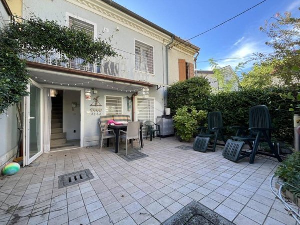 casa indipendente in vendita a Rimini in zona Viserba