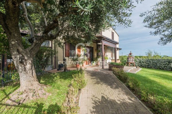 casa indipendente in vendita a Rimini in zona Centro Storico