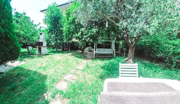 casa indipendente in vendita a Rimini in zona Viserbella