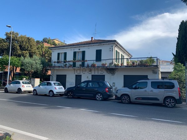 casa indipendente in vendita a Rimini in zona Fiera Vecchia