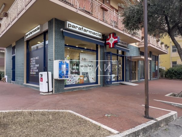 negozio in vendita a Rimini in zona Lagomaggio