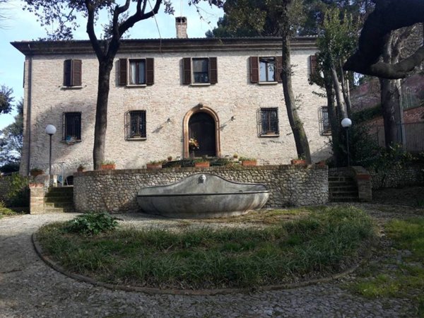 casa indipendente in vendita a Rimini in zona Fiera Vecchia