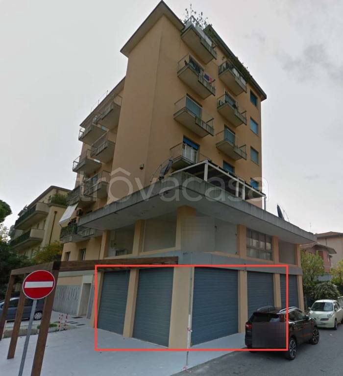 negozio in vendita a Rimini in zona Marina Centro