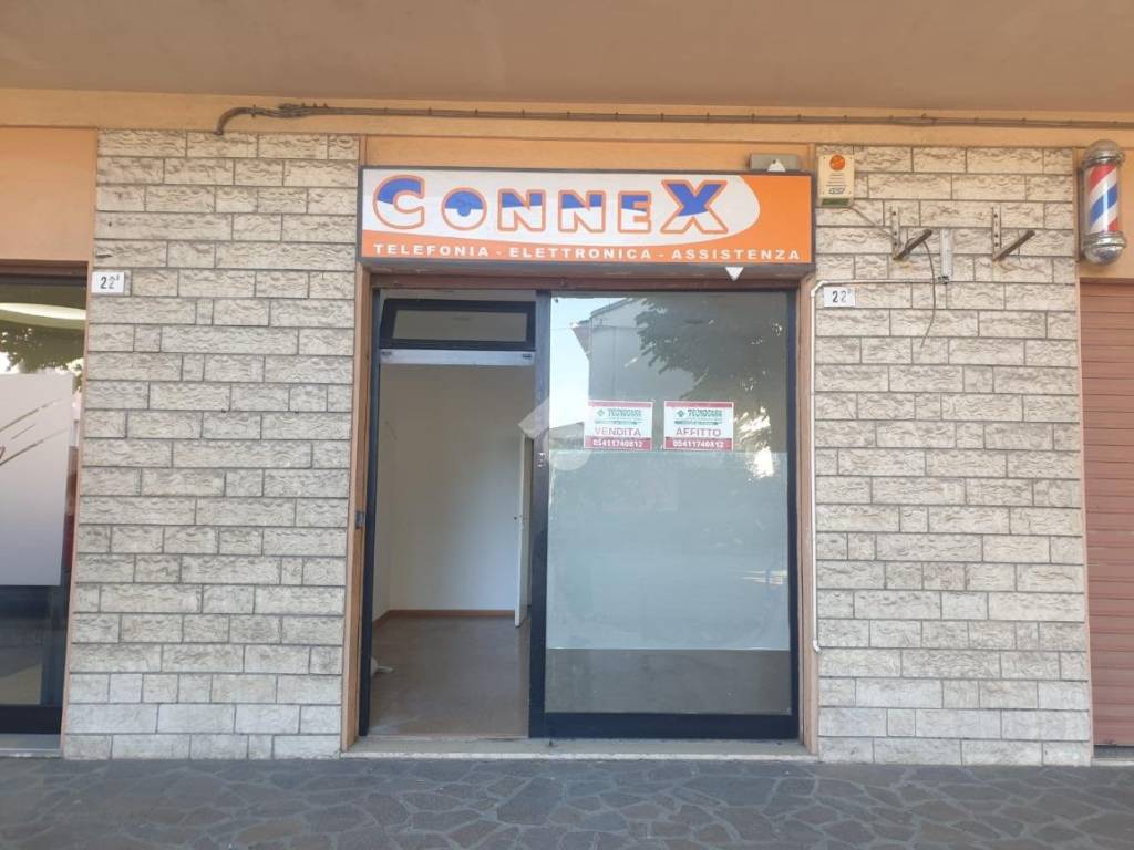 negozio in vendita a Rimini in zona Marina Centro