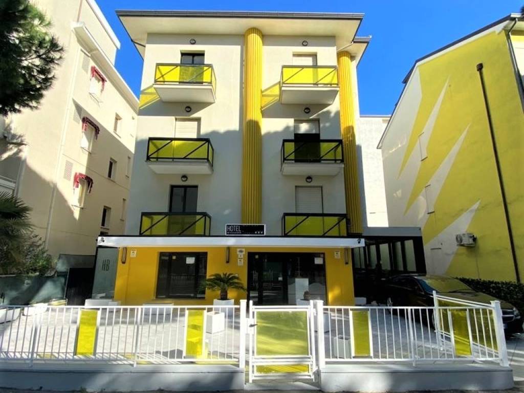 negozio in vendita a Rimini in zona Miramare di Rimini