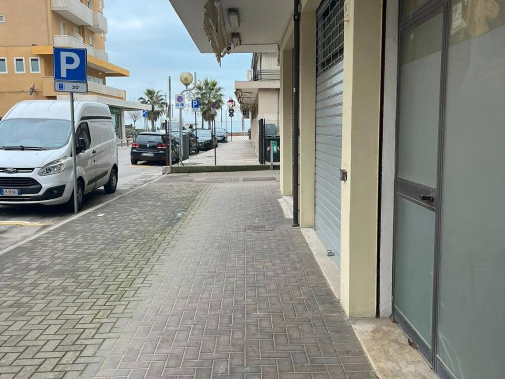 negozio in vendita a Rimini in zona Viserba