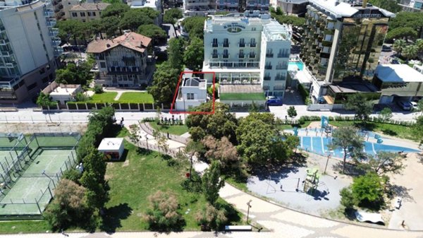 casa indipendente in vendita a Rimini in zona Marina Centro