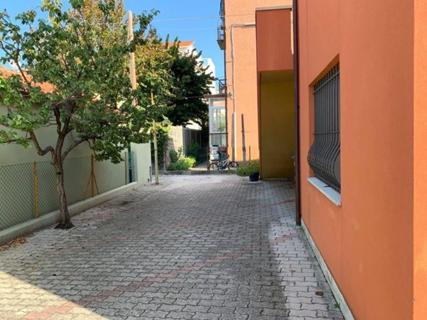 casa indipendente in vendita a Rimini in zona Viserba
