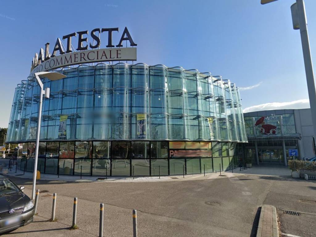 negozio in vendita a Rimini in zona Celle