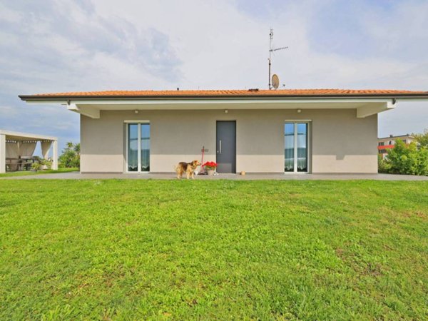 casa indipendente in vendita a Rimini in zona Santa Giustina