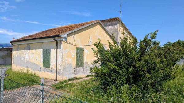 casa indipendente in vendita a Rimini in zona Viserba
