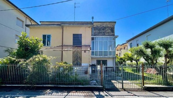casa indipendente in vendita a Rimini in zona Borgo Mazzini