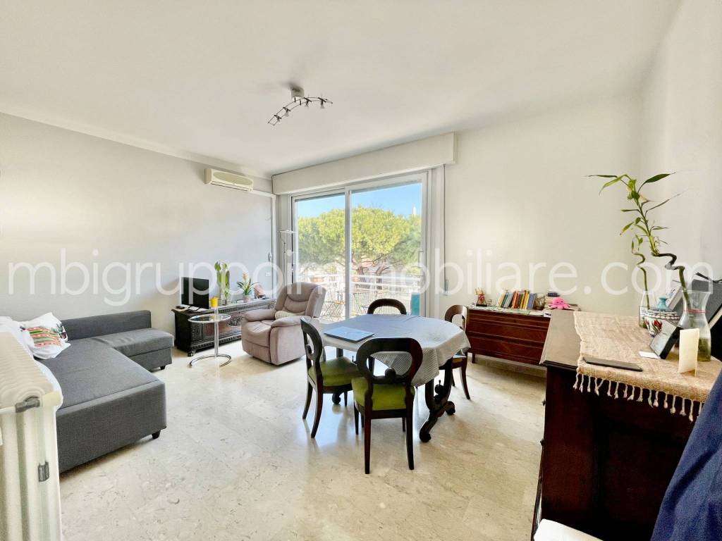 appartamento in vendita a Rimini in zona Marina Centro