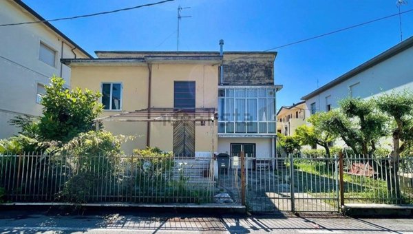 casa indipendente in vendita a Rimini in zona Fiera Vecchia