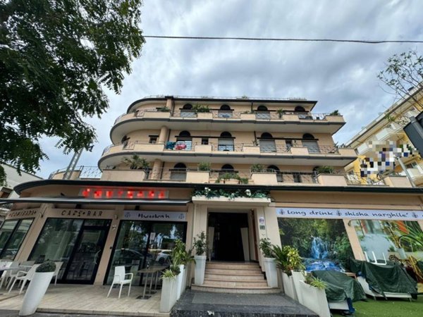 negozio in vendita a Rimini in zona Rivazzurra