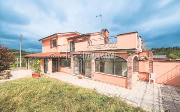 casa indipendente in vendita a Rimini in zona Gaiofana