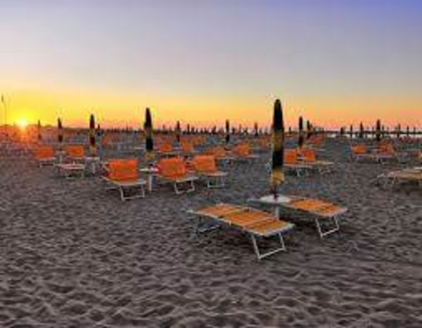 negozio in vendita a Rimini in zona Viserbella