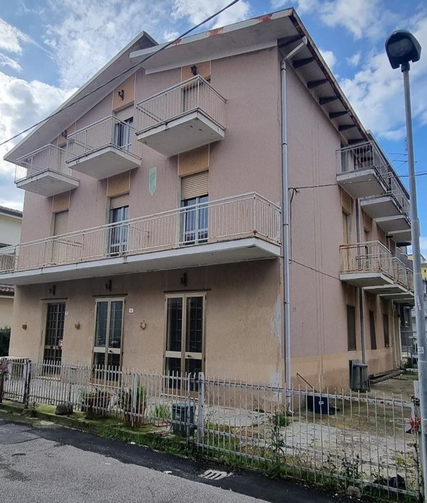 casa indipendente in vendita a Rimini in zona Miramare di Rimini