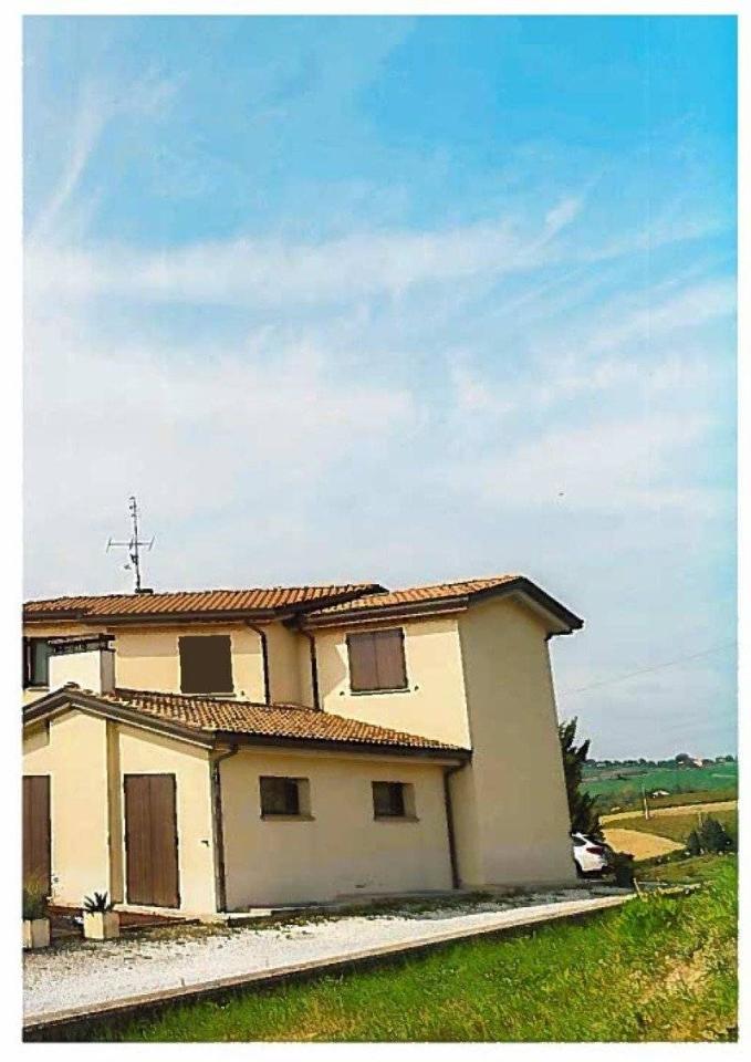 casa indipendente in vendita a Rimini in zona Vergiano