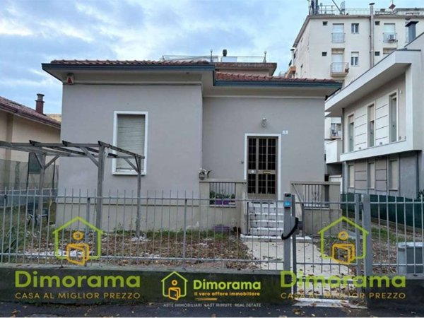 casa indipendente in vendita a Rimini in zona Rivazzurra
