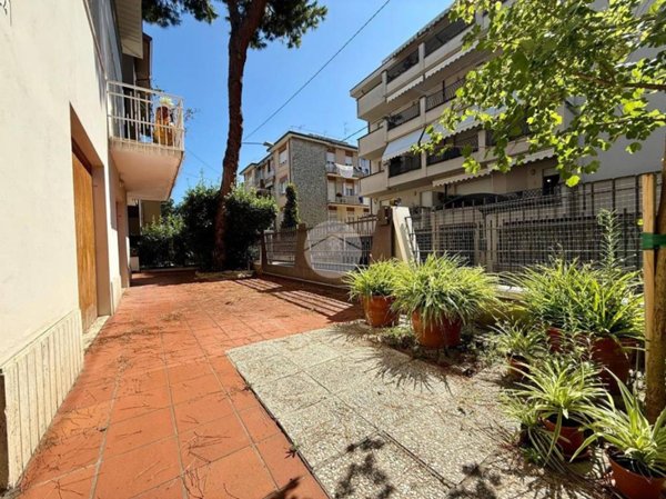 casa indipendente in vendita a Rimini