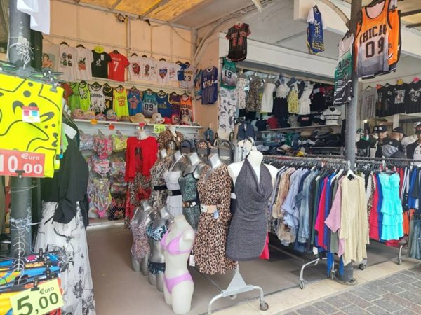 negozio in vendita a Rimini in zona Rivazzurra