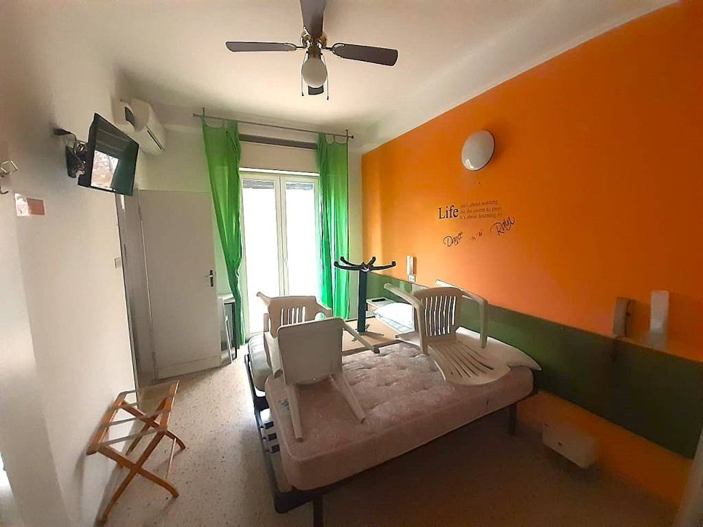 intera palazzina in vendita a Rimini in zona Marina Centro