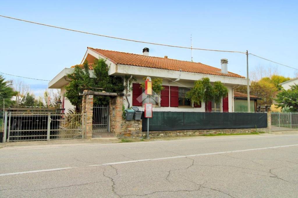 casa indipendente in vendita a Rimini in zona Gaiofana
