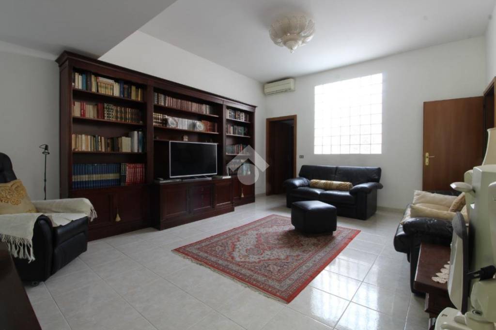 casa indipendente in vendita a Rimini in zona Fiera Vecchia