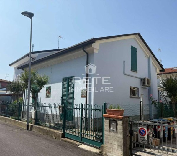 casa indipendente in vendita a Rimini in zona Torre Pedrera