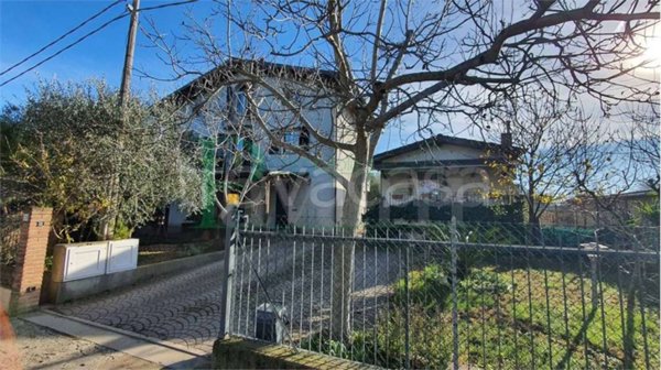 casa indipendente in vendita a Rimini in zona Miramare di Rimini