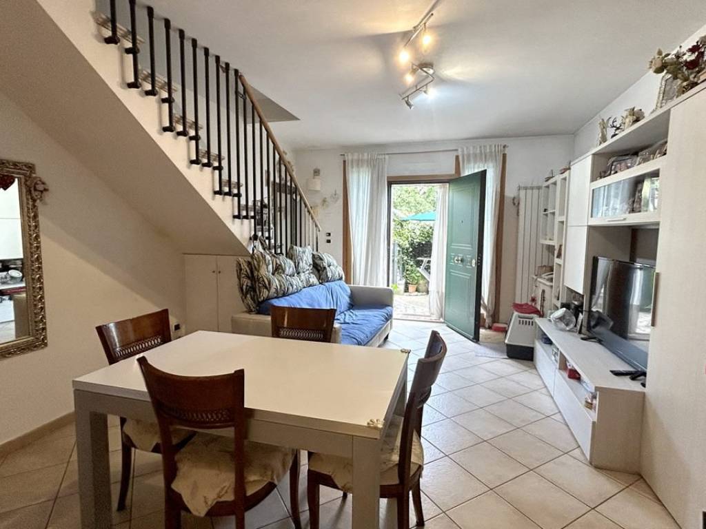 casa indipendente in vendita a Rimini in zona Miramare di Rimini