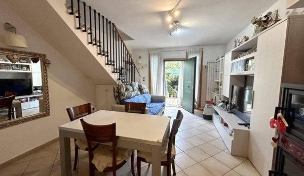 casa indipendente in vendita a Rimini in zona Miramare di Rimini