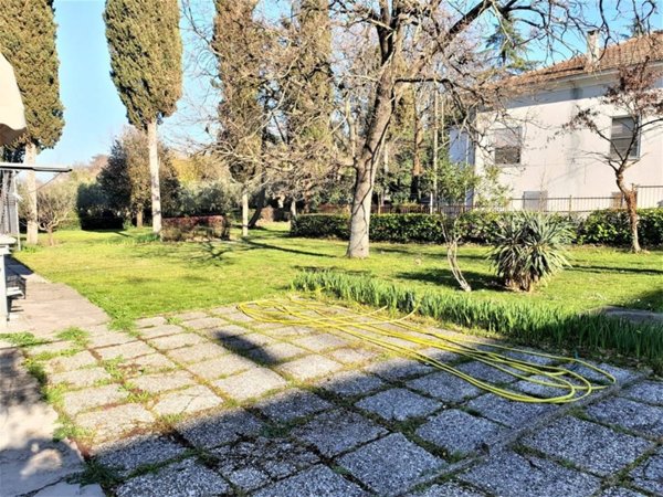 casa indipendente in vendita a Rimini in zona Corpolò