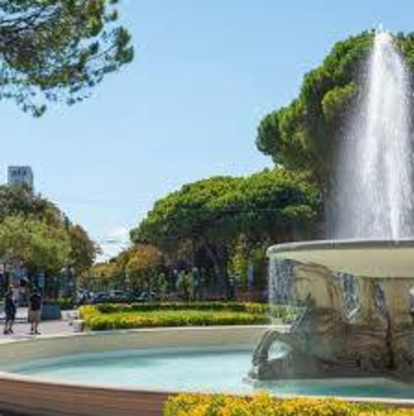 negozio in vendita a Rimini in zona Marina Centro