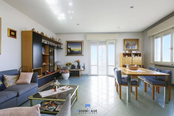 casa indipendente in vendita a Rimini in zona Miramare di Rimini