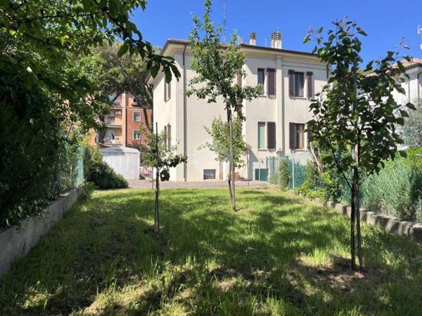 casa indipendente in vendita a Rimini in zona Borgo San Giuliano